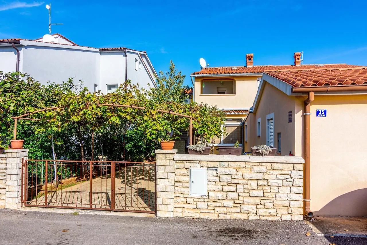 Apartments With A Parking Space Valbandon, Fazana - 7352